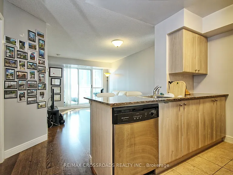 31 Bales Ave #503 — Photo 6