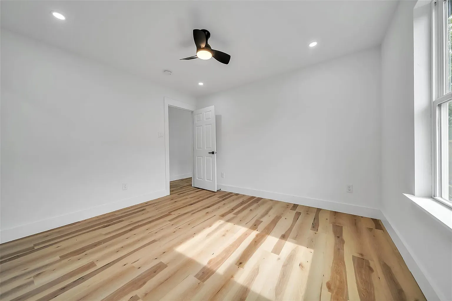 3 bed, 1200 sqft, $1,595 — Photo 1