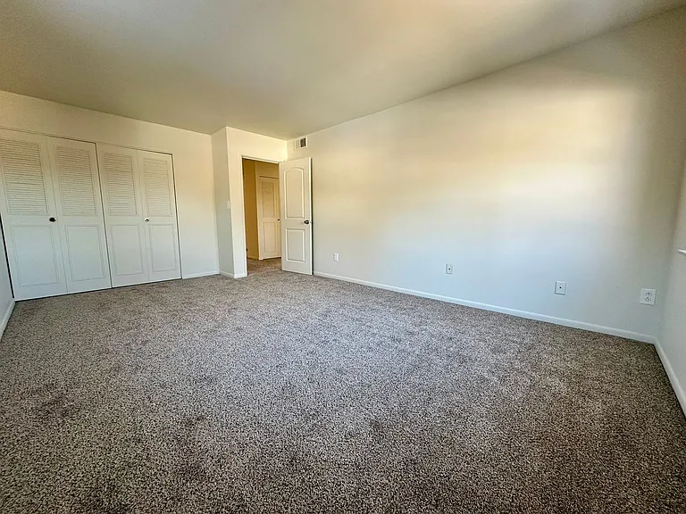 360 Maryland Ave — Photo 110