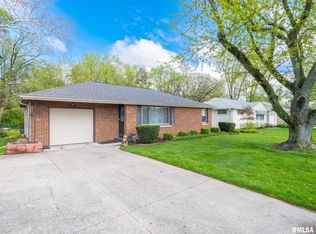 4204 S Baker Ln, Peoria, IL 61607