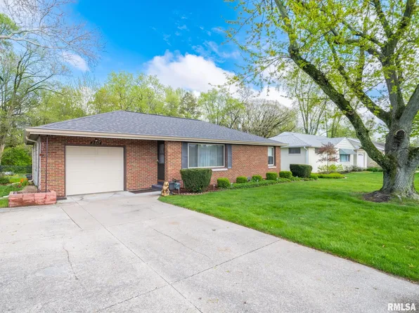 4204 S Baker Ln, Peoria, IL 61607