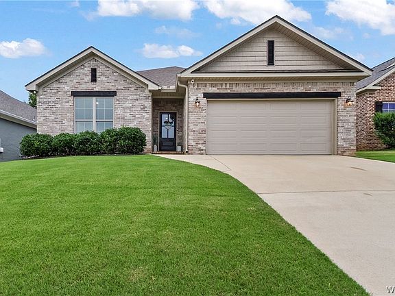 3rd image of 576 Camille Ln