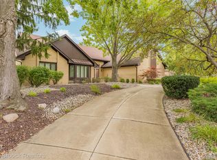 4418 Pinehurst Dr, West Bloomfield, MI 48322