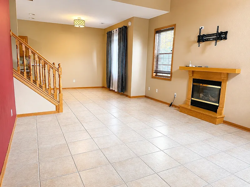 2 bed, 2.0 bath, 1298 sqft, $1,800 — Photo 2