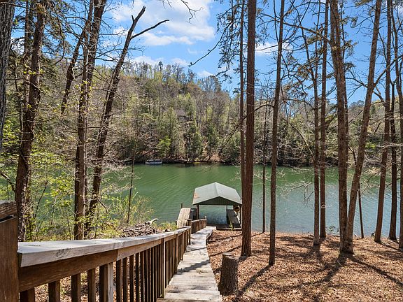 3rd image of 729 Cliffs Edge Rd