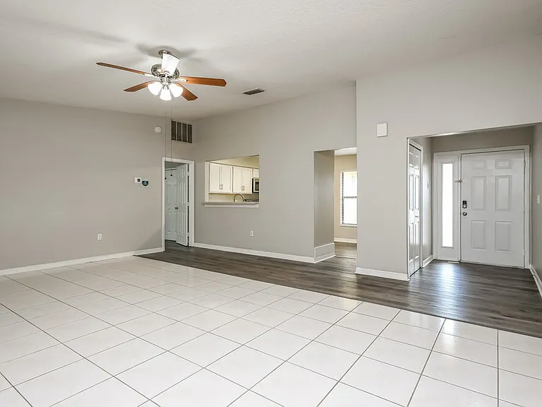 805 Mountbatten Ln — Photo 7