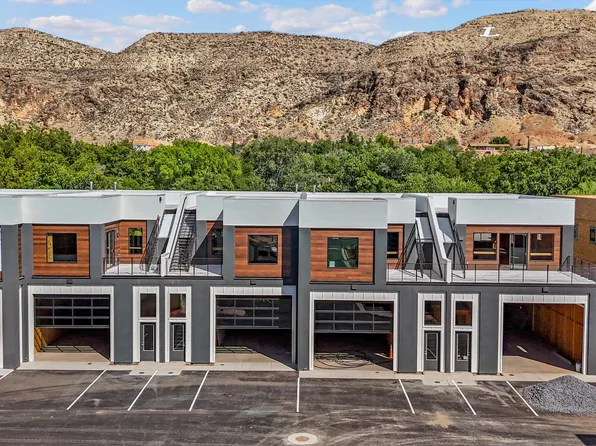 80 W Center St #24, La Verkin, UT 84745