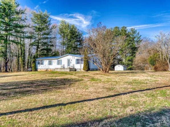 286 Banner Farm Rd, Mills River, NC 28759