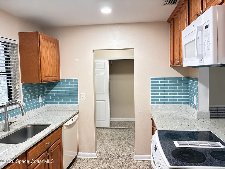 1010 Bianca Dr NE — Photo 7