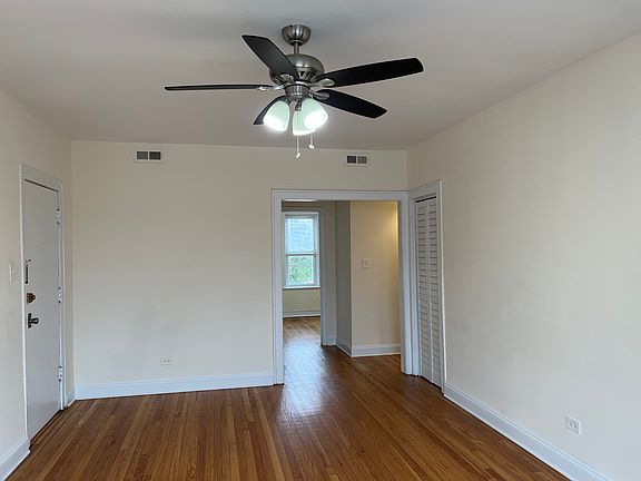 2nd image of 2902 N Francisco Ave APT 10