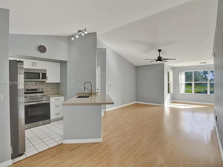 12760 Vista Isles Dr — Photo 2