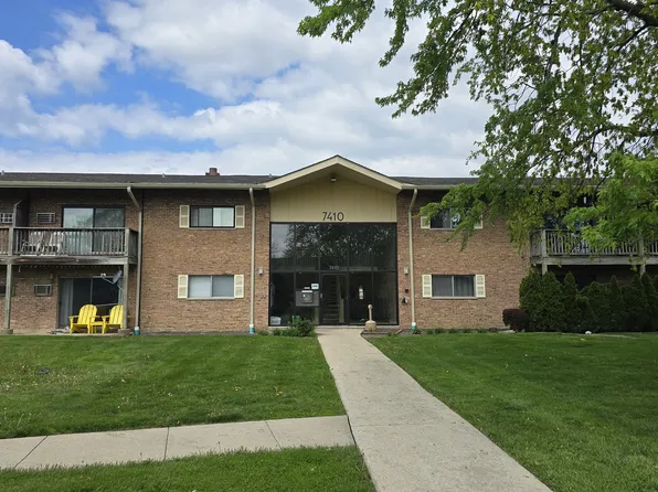 7410 Brookdale Dr APT 214, Darien, IL 60561