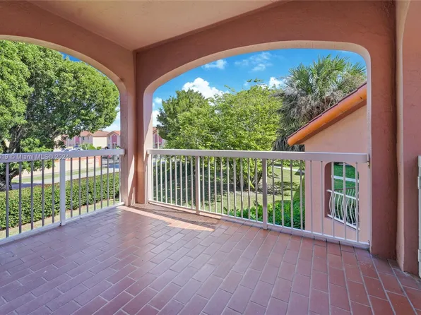 2390 W 74th St APT 201, Hialeah, FL 33016