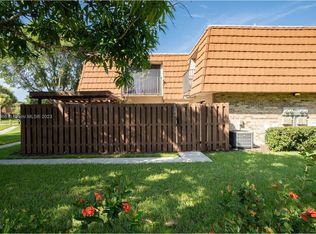 4084 Forest Hill Dr #4084, Hollywood, FL 33026