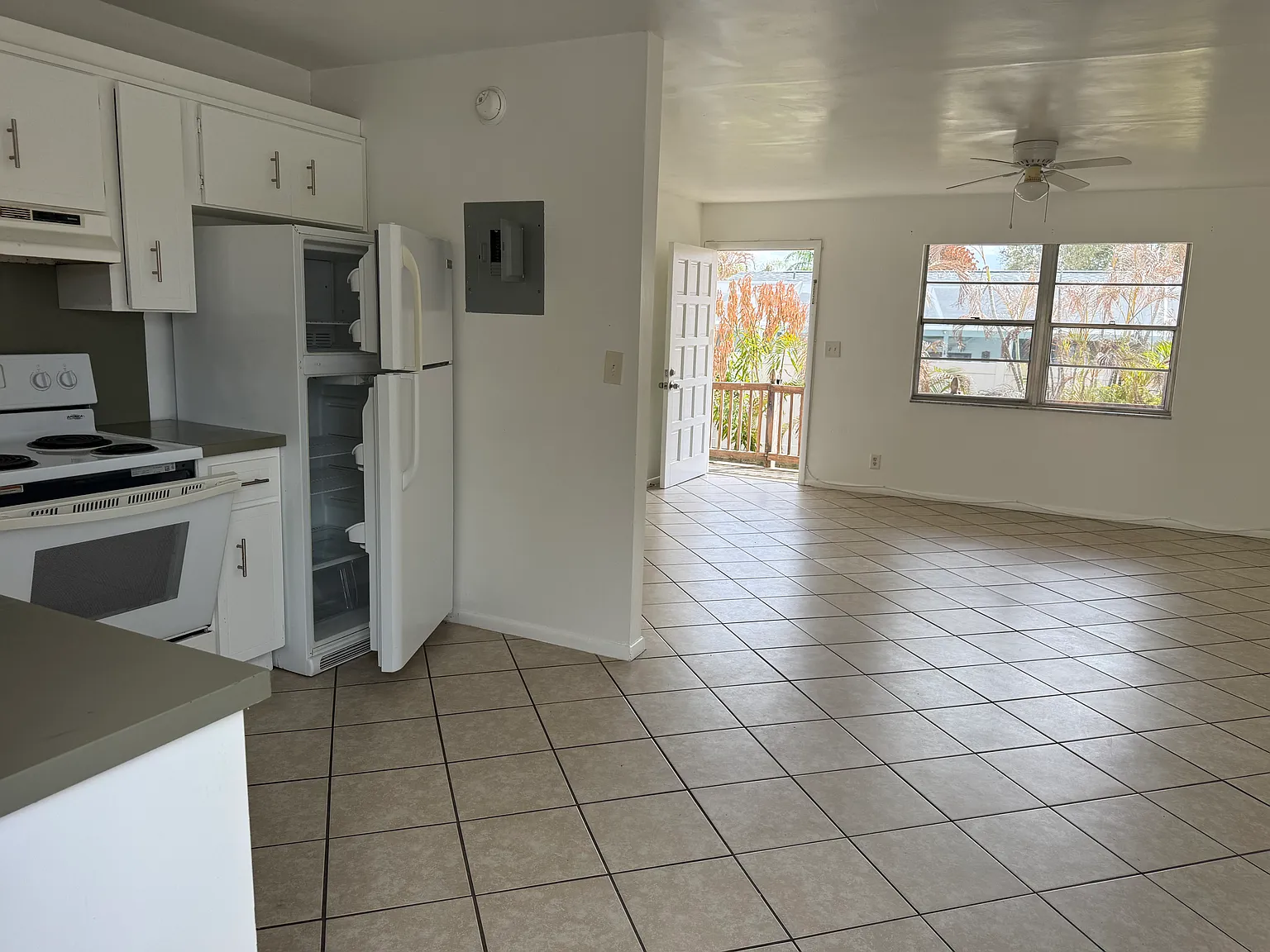 1818 NE Dixie Hwy — Photo 4