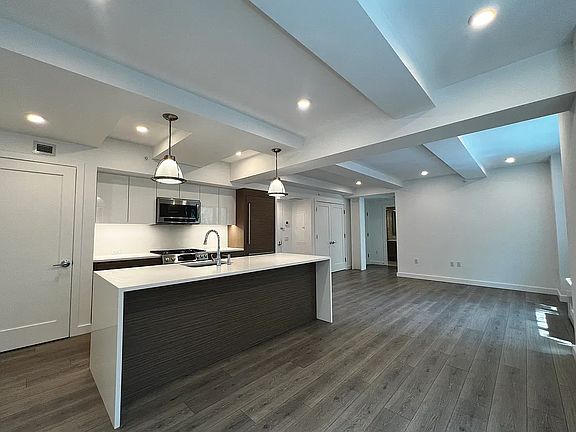 3rd image of 128 Columbia Hts #209