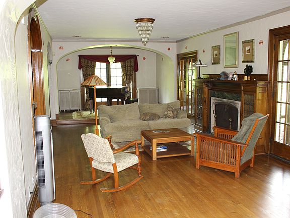 2nd image of 700 Kenilworth Ave