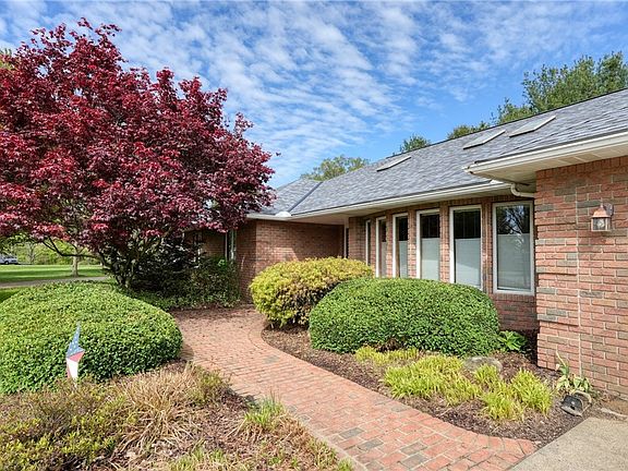 2nd image of 61437 Greenbriar Dr