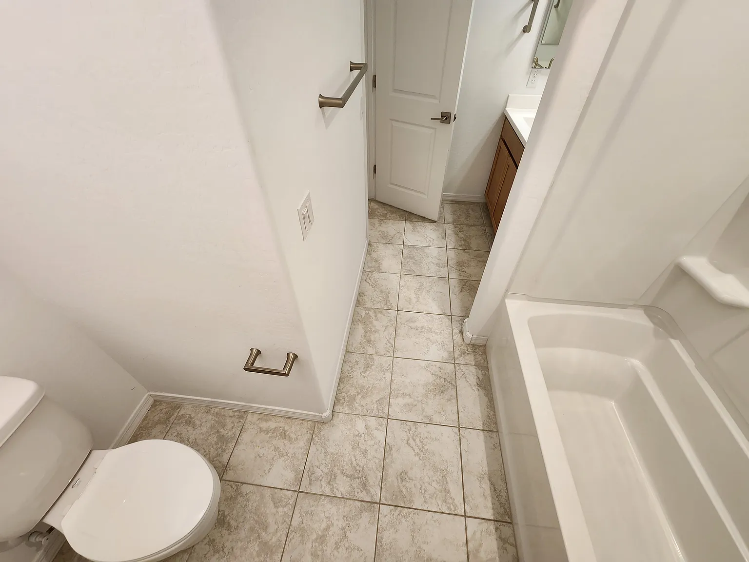5 bed, 1960 sqft, $3,750 — Photo 4
