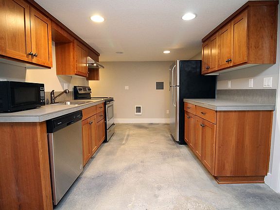 5th image of 4417 N Gantenbein Ave #C