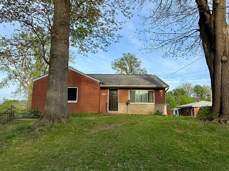 7602 Elton St — Photo 2