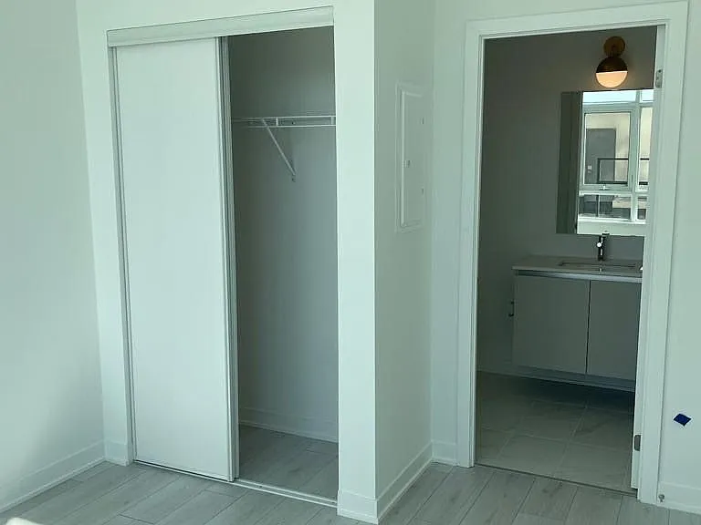 405 Dundas St W #104 — Photo 18