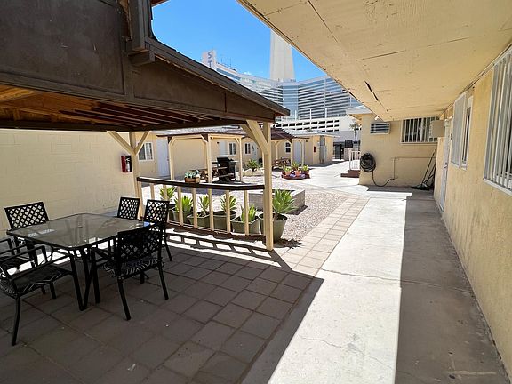 3rd image of 124 W Chicago Ave #124