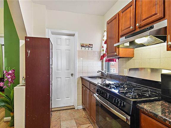 4th image of 601 Saint Lawrence Ave
