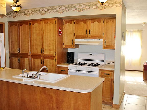 3rd image of 528 Kintners Woods Ln