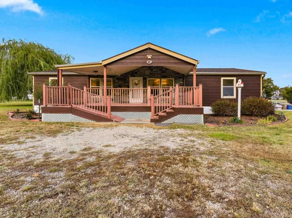 8965 Wheatland Cir, Manhattan, KS 66502