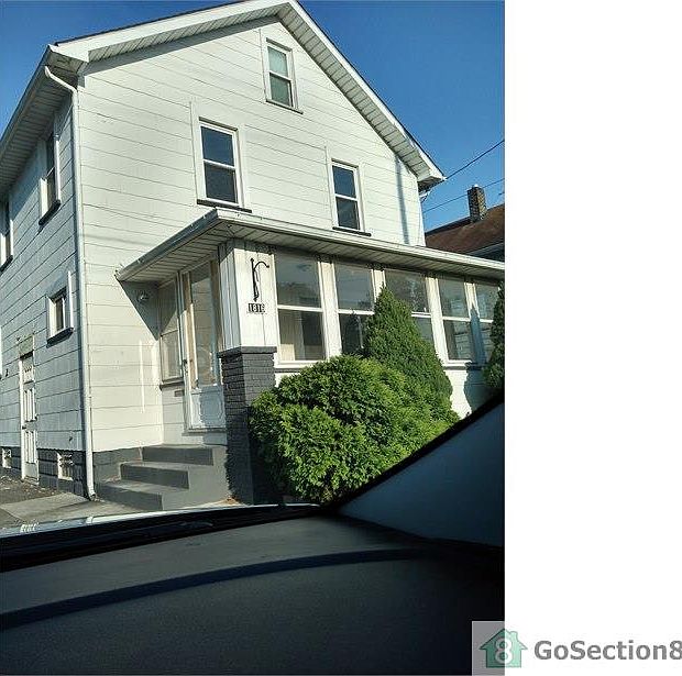 1st image of 1816 Larchmont Ave NE