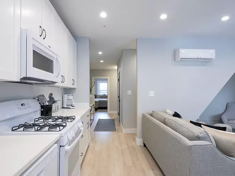 2110 R St NW #301 — Photo 4