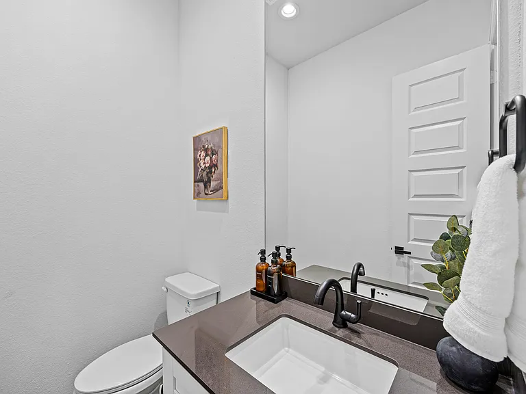1402 Cleburne St — Photo 9