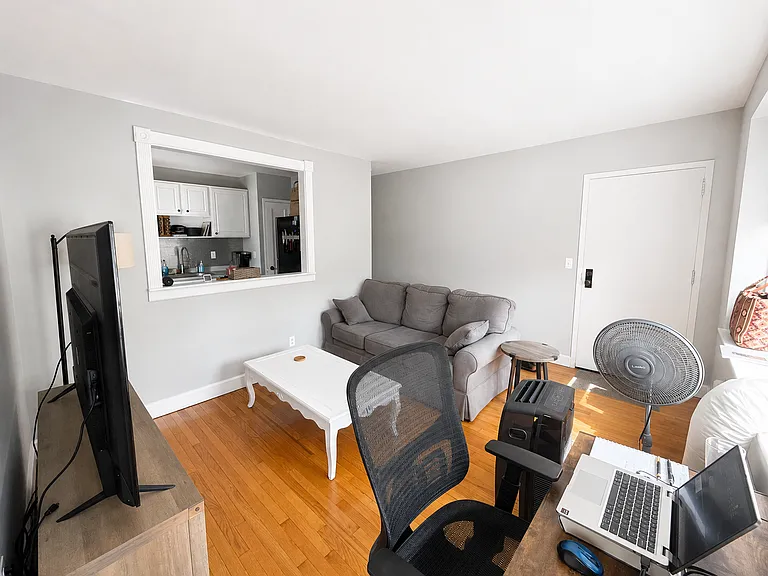 135 Farragut Rd #18 — Photo 3