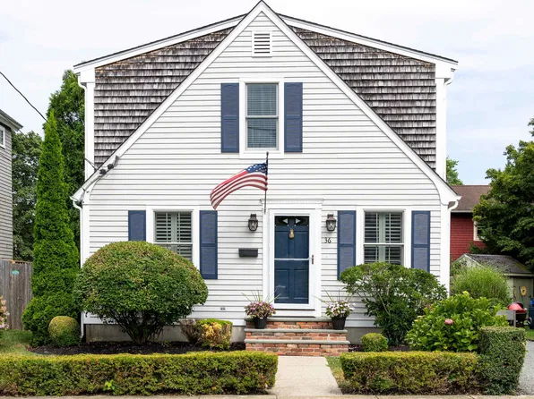 36 Roseneath Ave, Newport, RI 02840