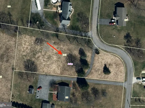 3 Connector Rd, Martinsburg, WV 25405