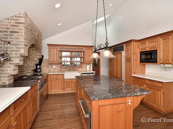 4th image of 28627 W North Dr