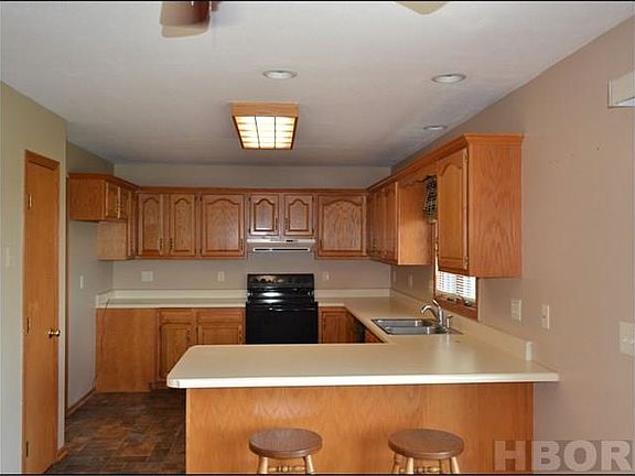 4th image of 721 Apple Blossom Ln #U
