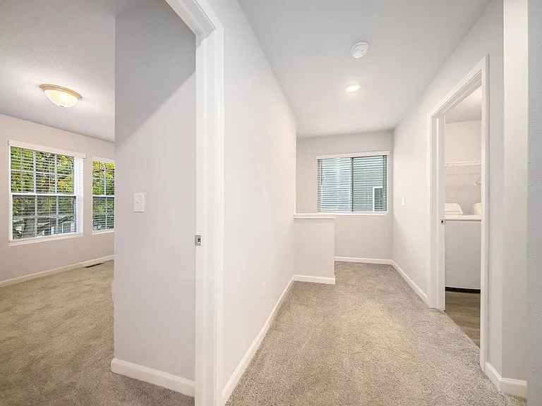 1027 Maple Ave — Photo 6