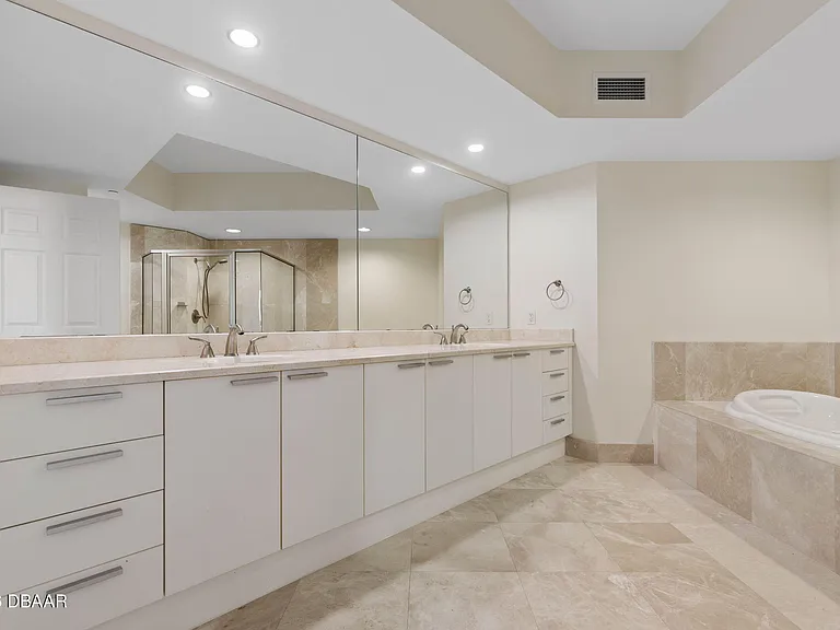 241 Riverside Dr #1710 — Photo 23