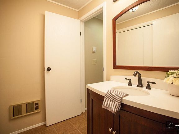 5th image of 1607 Woodbridge Ct