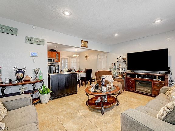 4th image of 916 Canosa Ave