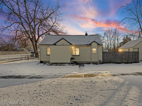 943 Premont Ave, Waterford, MI 48328