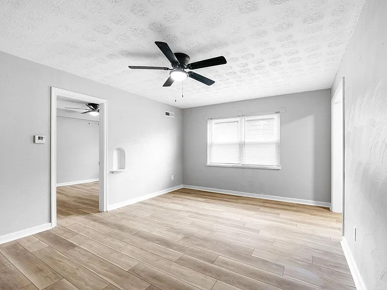 2255 W Broad St #204 — Photo 12