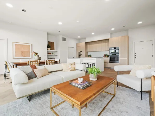 2209 S 1st St #403, Austin, TX 78704