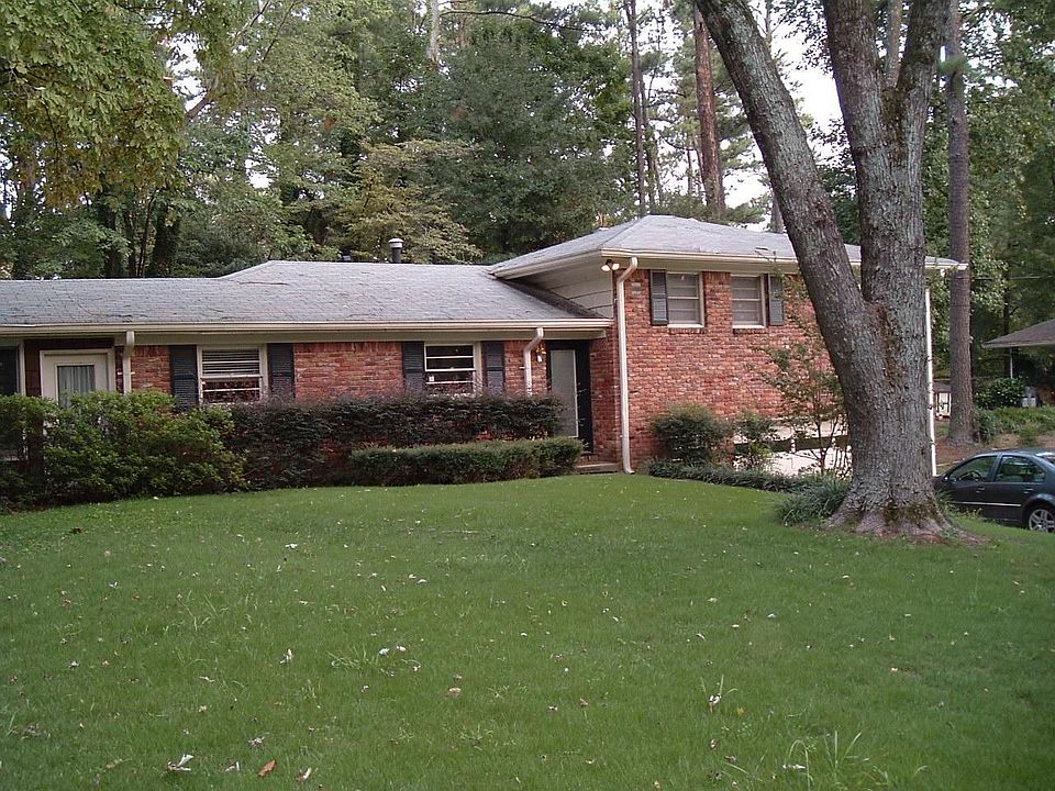 Circa 2006, before landscape renovation in 2007