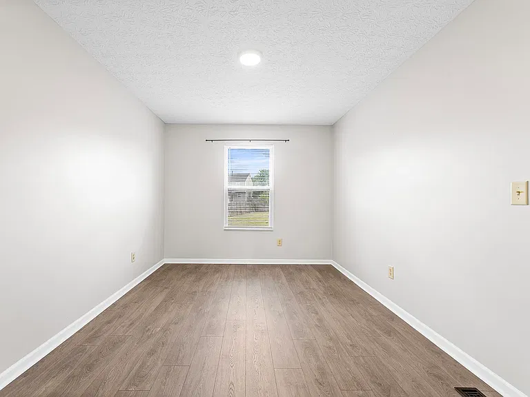 328 Regency Ave — Photo 10