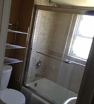 3rd image of 4667 Oldenburg Ave