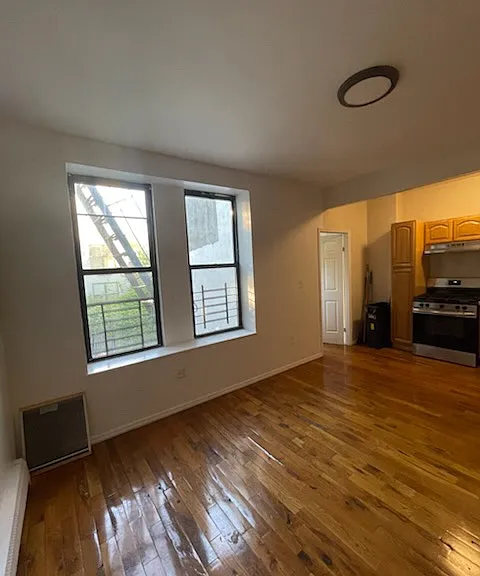 628 Coster St #2 — Photo 12