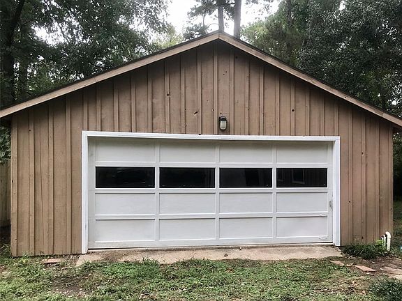 Detached Garage